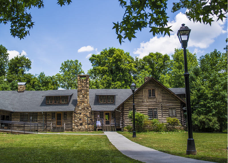 Spruce Pine Lodge In Bahama, Nc